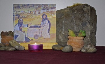 Jezus ontmoet de samaritaanse vrouw bij de bron en rots