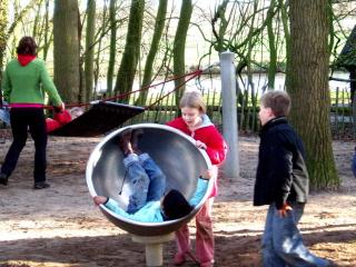 kinderen in speeltuin foto Tim