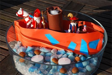 kijktafel met zelfgeknutselde stoomboot Marieke