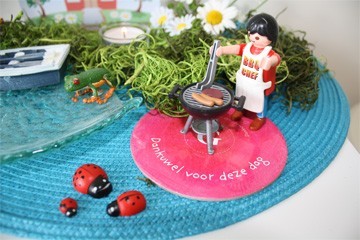 detail barbeque met pappa en lieveheersbeestjes detail barbeque met pappa en lieveheersbeestjes
