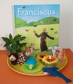 Kijktafel met boek FRansiscus en dieren