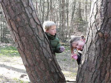 orienteren in het bos met kompas + kinderen orienteren in het bos met kompas + kinderen