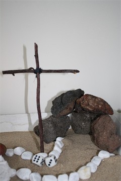 De weg van Jezus Goede vrijdag, kruis + graf De weg van Jezus Goede vrijdag, kruis + graf