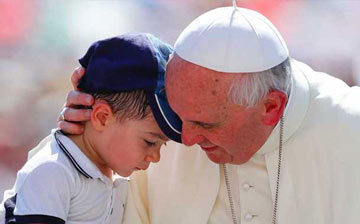 Pope-Francis-and-child